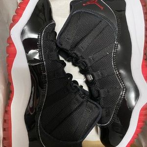 {BRAND NEW} Jordan Bred 11s ❌🖤 Comes with box!